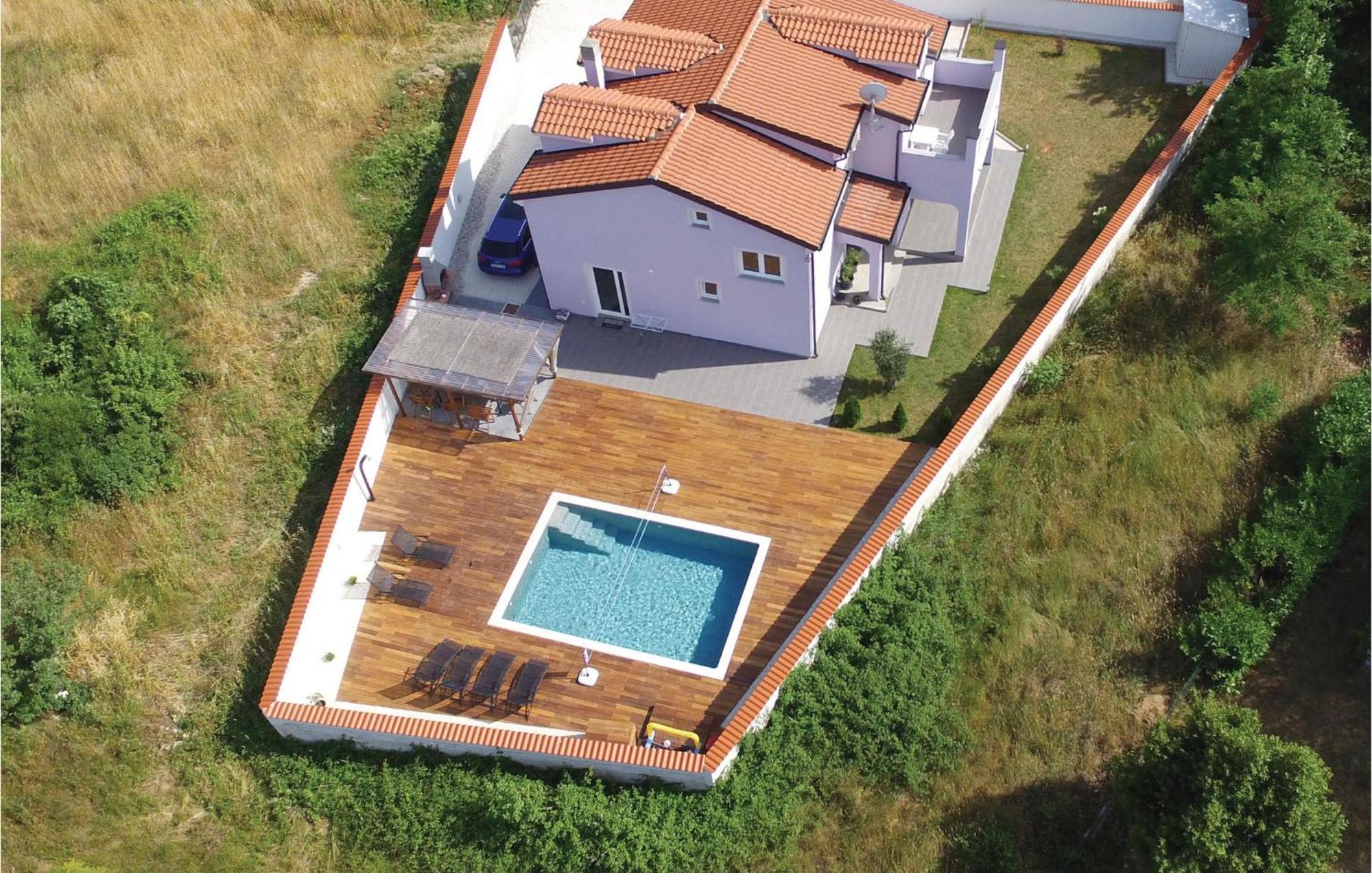 Casa vacanze In With Outdoor Swimming Pool *