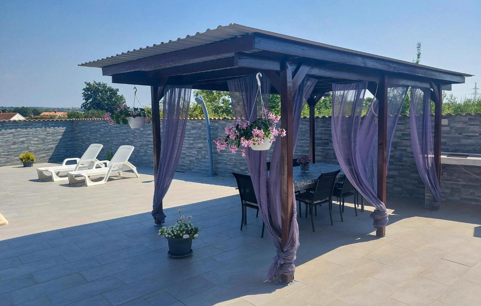 In With Outdoor Swimming Pool Casa vacanze Pola